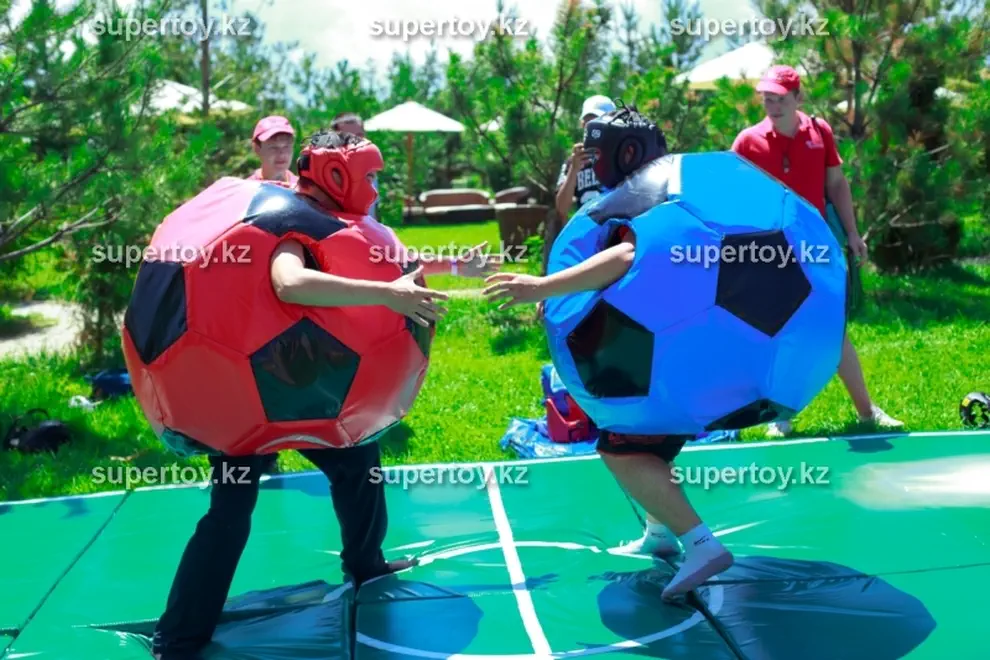Игра-аттракцион Сумо Футбол в надувных костюмах